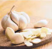  ?? ?? Healers have been using garlic against infections for a millennia. DREAMSTIME