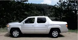  ??  ?? Honda Ridgeline in mountain setting. (Bud Wells)