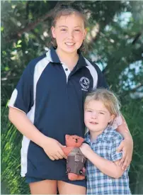  ?? ?? Year 6 Zoe Simpson and Prep student Aurora Page with buddy bear Leo.