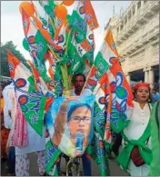  ?? ?? A man from Behala, who works as a bus conductor, had come on a bicycle with flags on all sides. He became a selfie point for many people at the rally