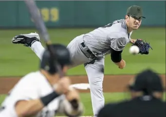  ?? Gene J. Puskar/Associated Press photos ?? Mets starter Matt Harvey entered the game with an earned run average over 5.00, but held the Pirates to one run in six innings.