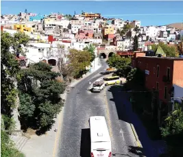  ?? CARLOS ONTIVEROS ?? II La afluencia vehicular ha caído a un 15%.