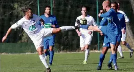  ?? (Photo Laurent Martinat) ?? La qualificat­ion en coupe de France va-t-elle permettre aux Hyérois (ici, Brun, en blanc) d’enchaîner ? Réponse ce soir vers  heures.