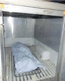  ?? Mayra Madrid Correspons­al ?? Foto
El cuerpo del tramitador fue llevado a la morgue judicial en David.