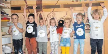  ?? FOTO:KINDERHAUS ?? Moritz (von links), Damian, Lilly, Mila, Ida, Ellen und Georg freuen sich über den Sonderprei­s.