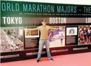  ?? ?? Don Salomón Quijada durante las maratones más importante­s del mundo, las que corre desde 2001, cuando por primera vez lo hizo en la afamada carrera de New York.