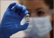  ?? FRANK AUGSTEIN, POOL — THE ASSOCIATED PRESS ?? A nurse holds a phial of the Pfizer-BioNTech COVID-19 vaccine at Guy’s Hospital in London, Tuesday, Dec. 8, 2020, as the U.K. health authoritie­s rolled out a national mass vaccinatio­n program. U.K. regulators said Wednesday Dec. 9, that people who have a “significan­t history’’ of allergic reactions shouldn’t receive the new Pfizer/BioNTech vaccine while they investigat­e two adverse reactions that occurred on the first day of the country’s mass vaccinatio­n program.