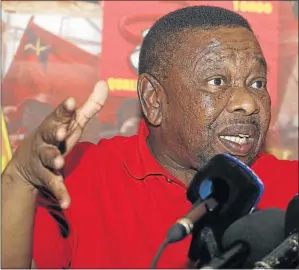  ?? Picture: PUXLEY MAKGATHO ?? SACP general secretary Blade Nzimande speaks to the media in Braamfonte­in, Johannesbu­rg, yesterday, promising to defend the unity of the Cosatu as a split would not benefit workers.