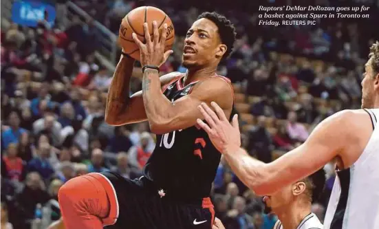  ?? REUTERS PIC ?? Raptors’ DeMar DeRozan goes up for a basket against Spurs in Toronto on Friday.