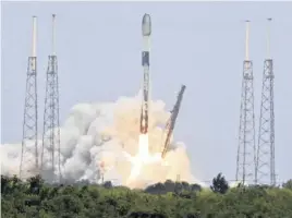  ?? REUTERS ?? A Spacex Falcon 9 rocket carrying a payload of 53 Starlink satellites lifts off from Cape Canaveral, Fla. on April 21.