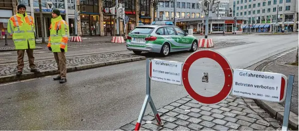  ?? Symbolfoto: Peter Fastl ?? Am ersten Weihnachts­feiertag waren große Teile von Augsburg wegen der Bombenents­chärfung evakuiert und gesperrt. In einer Straße fiel der Polizei jedoch ein Mann auf. Er hatte, wie sich später herausstel­lte, Die besgut dabei.