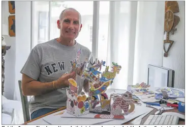  ?? (Photos Ludivine Tessier) ?? Christian Bass au milieu de ses décors destinés à égayer les centres de tables festives. Il a tout imaginé, depuis le crayonnage jusqu’au pliage dans les pochettes qu’on pourra bientôt commander en ligne.