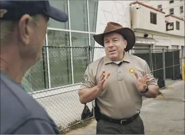  ?? Al Seib Los Angeles Times ?? L.A. COUNTY Sheriff Alex Villanueva sports a cowboy hat while touring the Venice boardwalk in June.