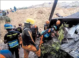  ?? AP ?? Emergency rescue workers search for survivors Thursday in the city of Naga.