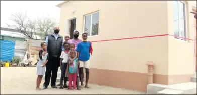  ?? Photo: Emmency Nuukala ?? Finally… Ella, her husband Peter Schaaf and others were among 10 recipients of new houses at Greenwell Matongo on Friday.