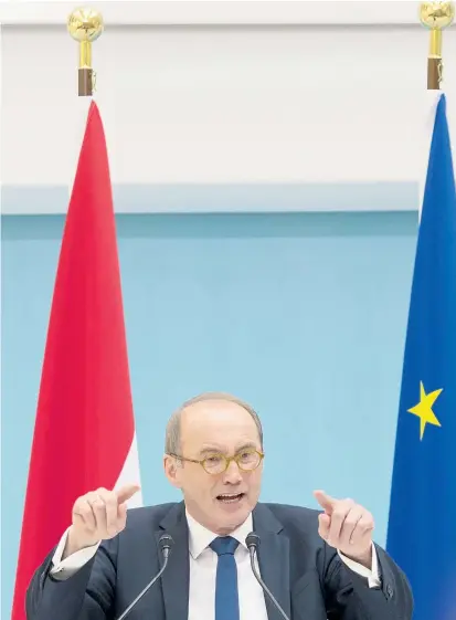  ??  ?? Der langjährig­e EU-Abgeordnet­e Othmar Karas, Vizepräsid­ent im Europäisch­en Parlament, kritisiert Regierung und Kanzler Kurz: Das Zukunftspr­ojekt Europa werde als „Schreckges­penst“dargestell­t.