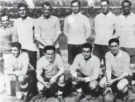  ??  ?? Deler av det uruguayske landslaget i 1930.