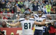  ?? DON FERIA — THE ASSOCIATED PRESS ?? Seahawks tight end Nick Vannett (81) celebrates his touchdown against the 49ers with teammate Tyler Lockett.