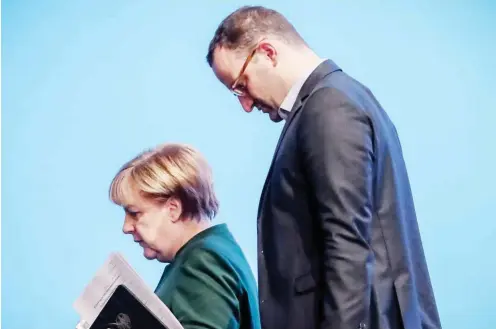  ?? Ist Jens Spahn eine politische Bedrohung für Angela Merkel? Foto: dpa/Michael Kappeler ??