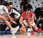  ?? Brett Coomer/Staff photograph­er ?? UH guard Britney Onyeje dives for a loose ball against East Carolina forward Iycez Adams.