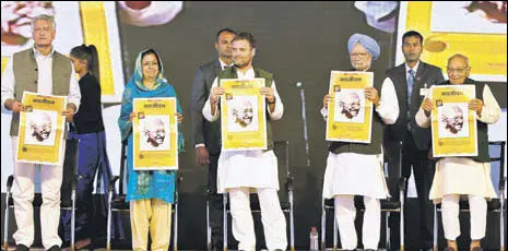  ?? KESHAV SINGH/HT ?? (From left) Punjab Congress president Sunil Jakhar, senior party leader Asha Kumari, party president Rahul Gandhi, former prime minister Manmohan Singh and veteran leader Motilal Vora during the launch ceremony of Navjivan weekly in Mohali on Monday; and (right) former Haryana CM Bhupinder Singh Hooda and party leader Ambika Soni at the event.