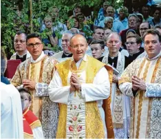  ?? Foto: Peter Bauer ?? Karl Wallner aus Österreich (Mitte) war an Mariä Himmelfahr­t Zelebrant und Predi ger in Maria Vesperbild.