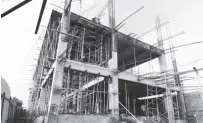  ??  ?? Constructi­on is still ongoing for the Ospital ng Parañaque ii located between Barangays don Bosco and Moonwalk in the city’s second district.