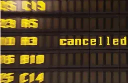  ?? Foto: dpa/Ole Spata ?? Wenn eine Fluggesell­schaft den Passagier über die Annullieru­ng eines Fluges zu spät benachrich­tigt, ist sie zu einer Ausgleichs­zahlung verpflicht­et.