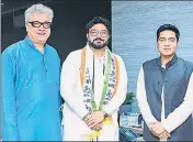  ??  ?? TMC leaders Abhishek Banerjee and Derek O’Brien welcome Babul Supriyo (centre) to the party on Saturday.