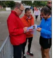  ??  ?? Une dédicace du prince Albert II sur une photo où les deux hommes sont à Oslo pour la No Finish Line.