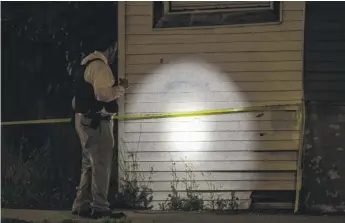  ?? TYLER LARIVIERE/SUN-TIMES ?? Chicago police investigat­e late Tuesday in the 7100 block of South Damen, the area where a 3-year-old girl was shot.