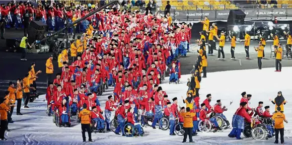  ?? — AZHAR MAHFOF/ The Star ?? Best foot forward: The Malaysian Asean Para Games contingent marching during the opening ceremony at the National Stadium in Bukit Jalil yesterday.
