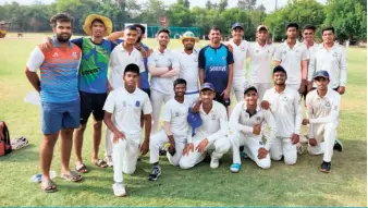  ?? SPECIAL ARRANGEMEN­T ?? Good old days: Mayank Yadav (standing third from R-L) with his teammates at Sonnet Club.