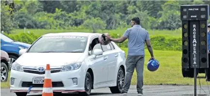  ?? Photo: Vilimoni Vaganalau ?? Fiji Car Club official ensures that all safety equipments are worn during the draf race at the Nanuku Aerodrome in Pacific Harboure, Deuba on December 31, 2017.