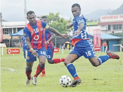  ?? Picture: SOPHIE RALULU ?? Lautoka player Jone Vono Jr, right, wins the ball from Navua team captain Vineet Chand during the Vodafone Fiji FACT pool games at the Subrail Park in Labasa yesterday.