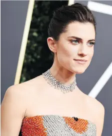  ?? PHOTOS: THE ASSOCIATED PRESS/FILES ?? Allison Williams wears a 43-carat bib Forevermar­k diamond necklace at the 2017 Golden Globe Awards.