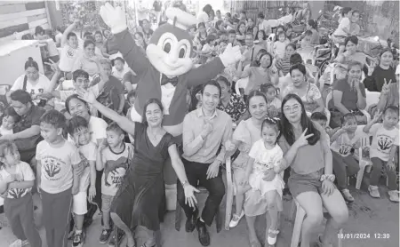  ?? ?? Iloilo City councilor Candice Tupas holds a birthday celebratio­n with 80 children with special needs.