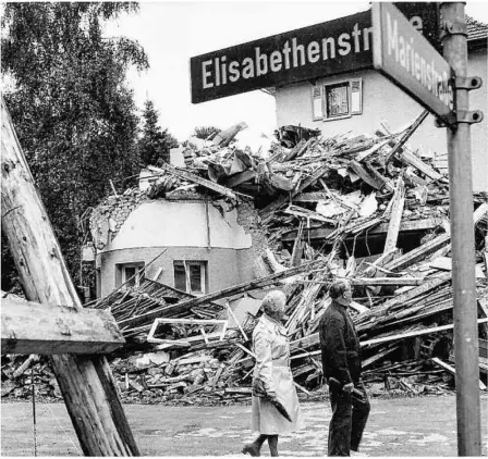  ?? Foto: Walter Kuppel ?? Zerstörte Gebäude in Tailfingen: Am 3. September 1978 bebte die Erde rund um Albstadt (Zollernalb­kreis) mit der Stärke 5,7 auf der Richterska­la mehrere Sekunden lang.