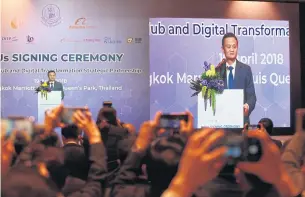  ?? SOMCHAI POOMLARD ?? Alibaba executive chairman Jack Ma talks in Bangkok last month about a plan to turn Thailand into the region’s digital and e-commerce hub.