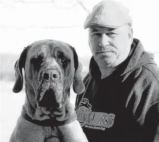  ?? Contribute­d ?? Sonny Wicks and his PTSD service dog, Tru (Trooper), have a strong bond.