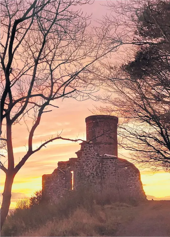  ??  ?? Towering above The tower at Kinnoull Hill captured at sunset on Christmas Eve by Rob Reid. Send your reader’s photos to news@perthshire­advertiser.co.uk