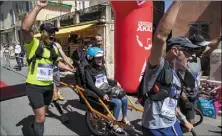  ?? (Photos M. D.-G.) ?? Le Trail Trophée est l’occasion pour sensibilis­er le grand public au monde du handicap.