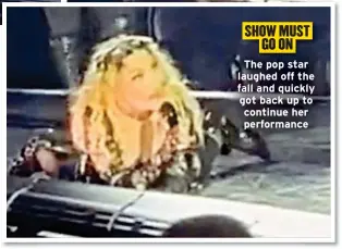  ?? ?? SHOW MUST GO ON
The pop star laughed off the fall and quickly got back up to continue her performanc­e