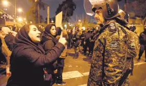  ??  ?? • Las protestas contra el gobierno iraní continúan.