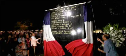  ?? —RICHARDA. REYES ?? ‘BANTAYOG’ RITES The names of 11 heroes and martyrs added to the Wall of Remembranc­e at Bantayog ng mga Bayani in Quezon City are unveiled during Thursday’s ceremony.