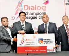  ?? PIC BY NIMALSIRI EDIRISINGH­E ?? Dimuthu Cooray (second from right), General Manager, Dialog Axiata handing over the sponsorshi­p package to Anura de Silva, President FFSL during a media briefing held at the Football House in Colombo yesterday