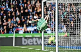  ?? MICHAEL REGAN ?? INSPIRED: Aaron Ramsdsale keeps out James Maddison’s freekick