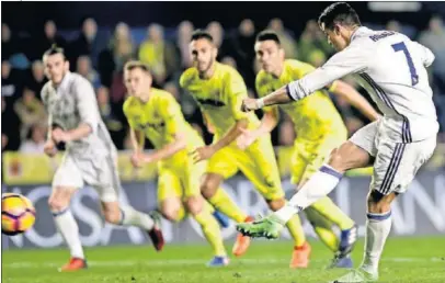 ??  ?? EL ÚLTIMO. Cristiano marcó su último penalti en LaLiga el pasado domingo ante el Villarreal.