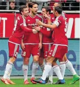  ??  ?? Jubel beim FC Ingolstadt: Der Vorletzte siegte mit 2:0 bei Europapoka­l-Anwärter Frankfurt.