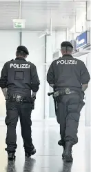  ?? Foto: APA/Techt ?? Die FH-Studiengän­ge sind auf Polizisten zugeschnit­ten.